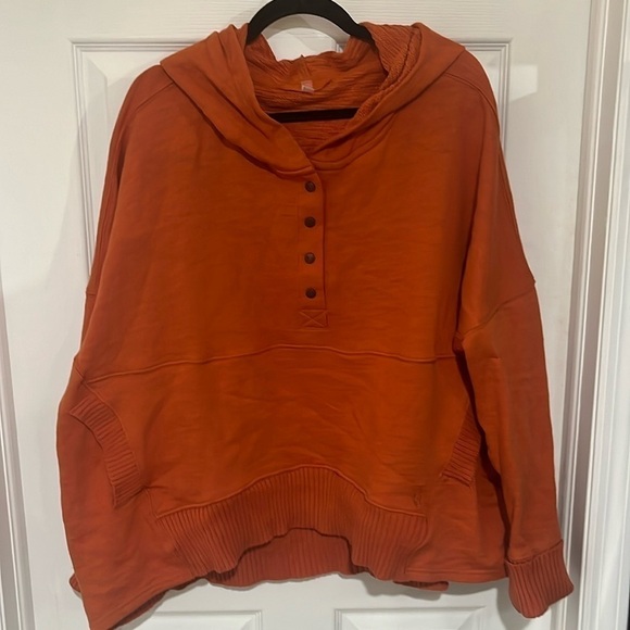 Free People Sweatshirt - Picture 1 of 3